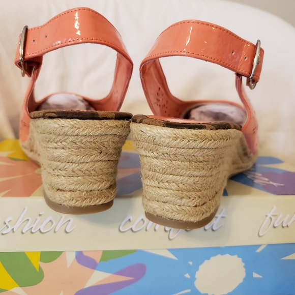 Women's Easy Street Wedge - Picture 2 of 5